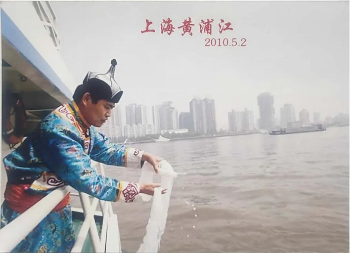 張海仁：一直被父母捧在手心，18歲那年才知道不是父母親生孩子